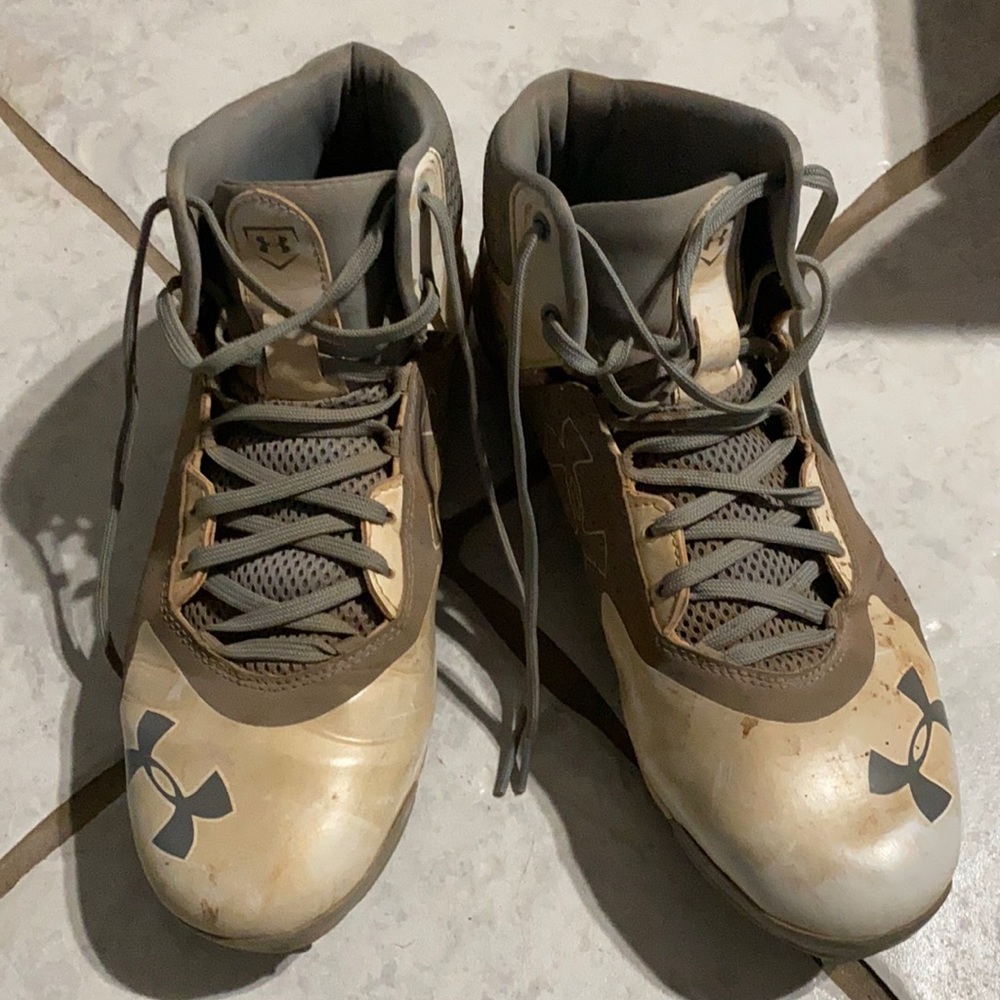 Under Armour boys/men’s baseball metal cleats